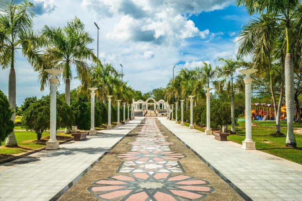 The Centrepoint Hotel Bandar Seri Begawan Bagian luar foto