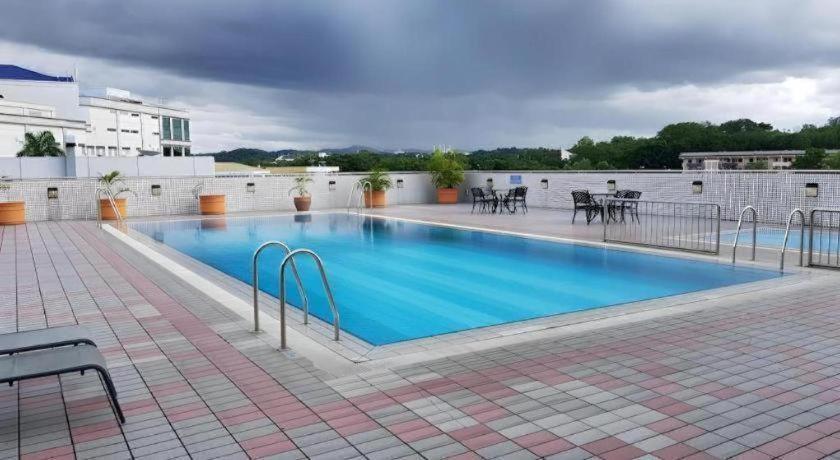 The Centrepoint Hotel Bandar Seri Begawan Bagian luar foto