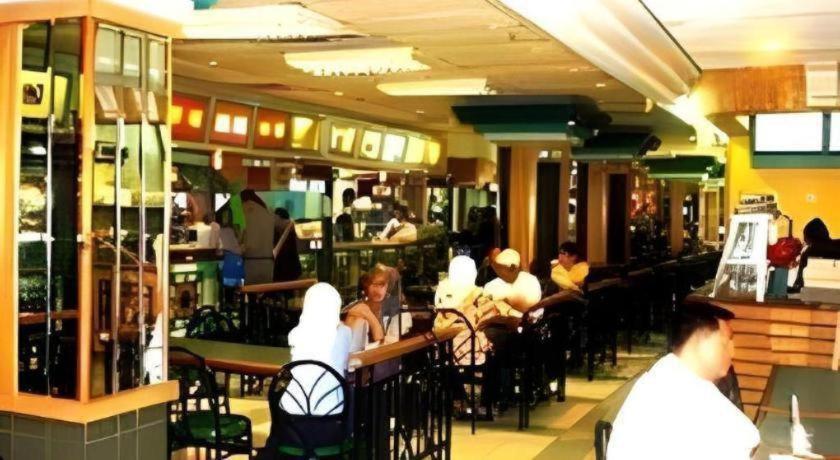 The Centrepoint Hotel Bandar Seri Begawan Bagian luar foto