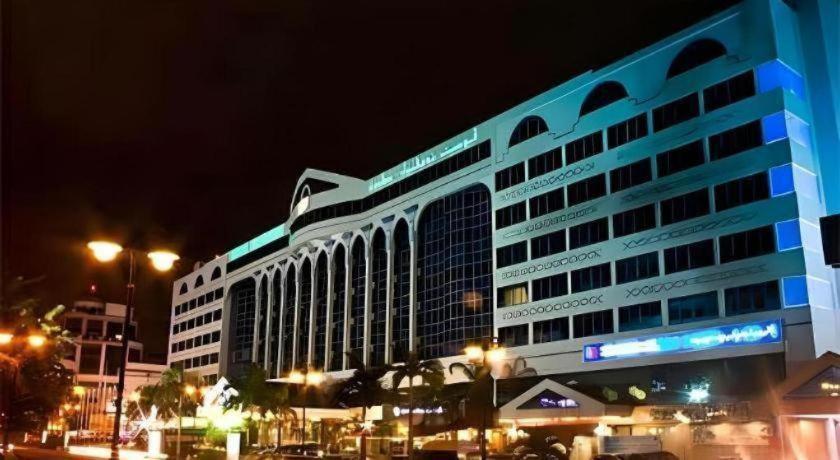 The Centrepoint Hotel Bandar Seri Begawan Bagian luar foto