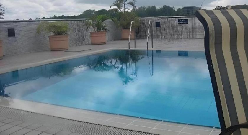 The Centrepoint Hotel Bandar Seri Begawan Bagian luar foto