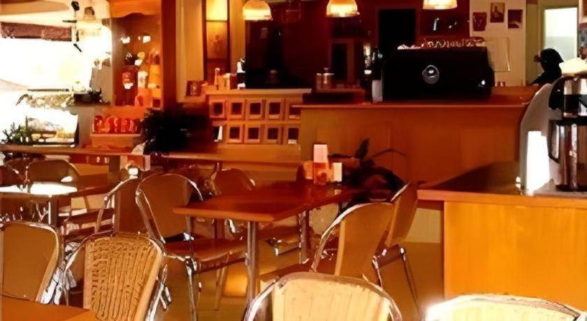The Centrepoint Hotel Bandar Seri Begawan Bagian luar foto