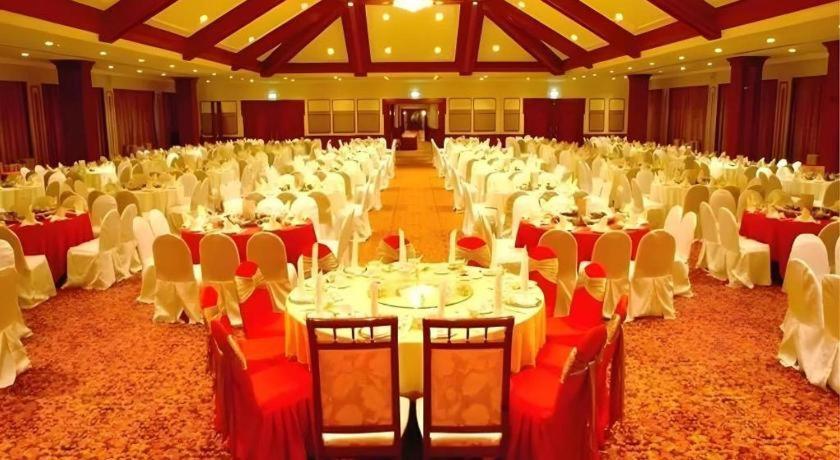 The Centrepoint Hotel Bandar Seri Begawan Bagian luar foto
