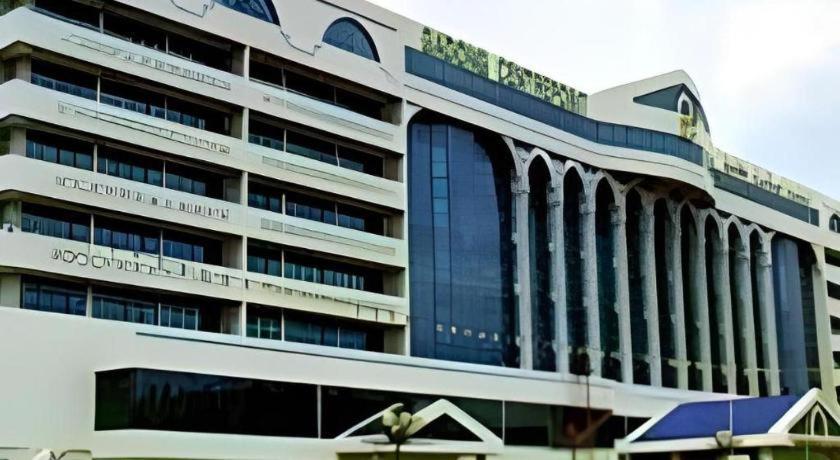 The Centrepoint Hotel Bandar Seri Begawan Bagian luar foto