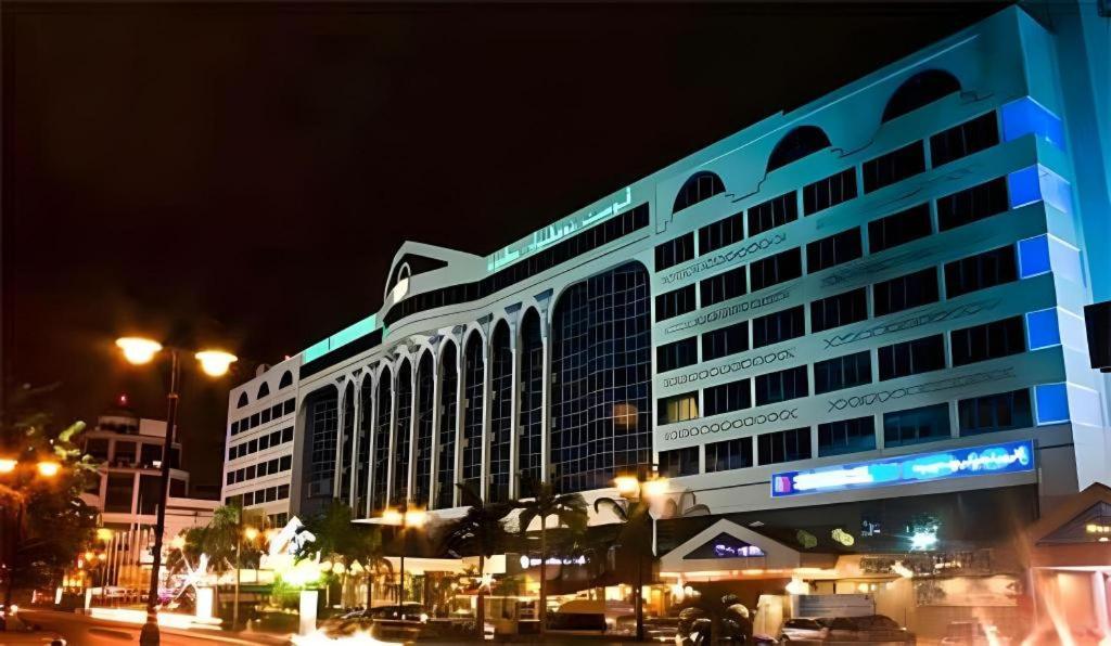 The Centrepoint Hotel Bandar Seri Begawan Bagian luar foto
